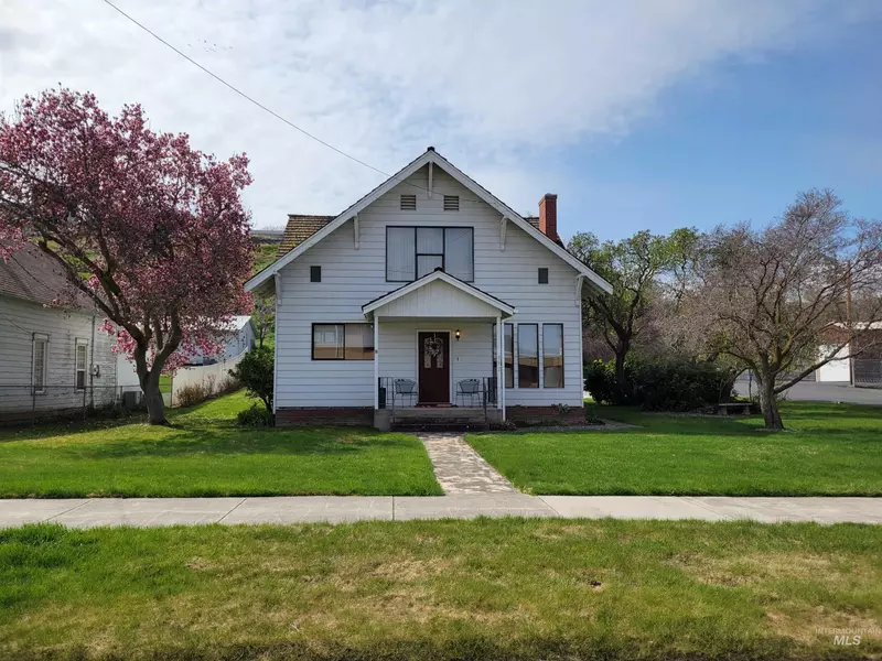 302 2nd St, Asotin, WA 99402