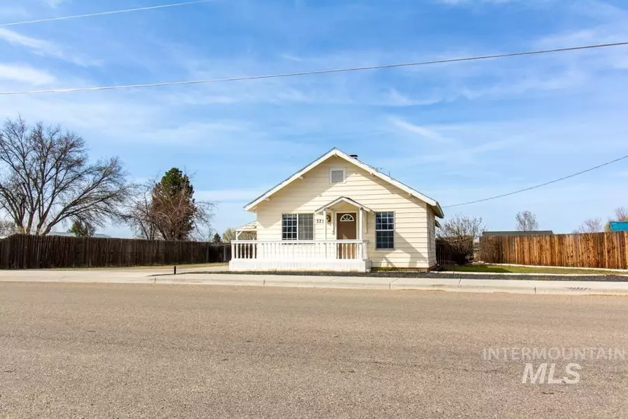 325 E Idaho St, New Plymouth, ID 83655