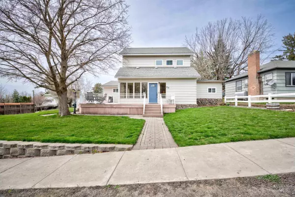 239 N Pine St, Genesee, ID 83832