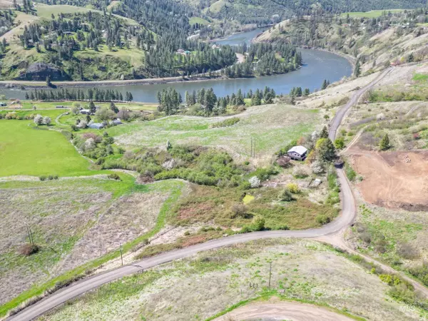 36170 River Rd, Lenore, ID 83541