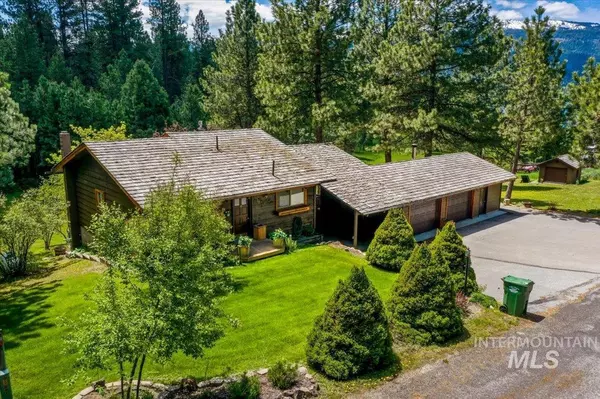 27 Ridge Dr, Cascade, ID 83611