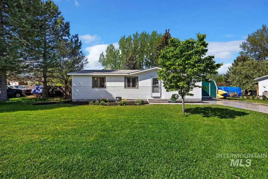 451 Calico St, Hansen, ID 83334-9729