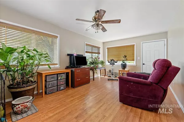 Hammett, ID 83627,551 S School House Rd