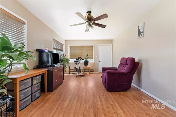 Hammett, ID 83627,551 S School House Rd