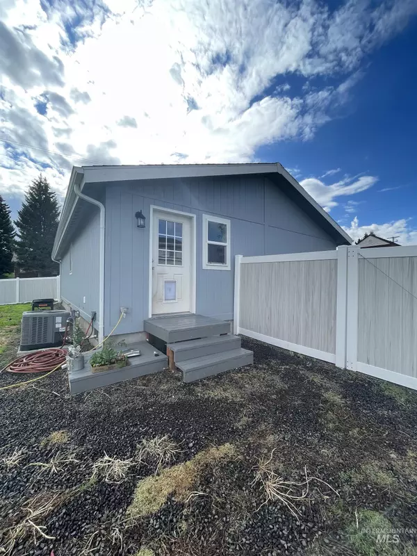 Craigmont, ID 83523,12 W Lorahama St