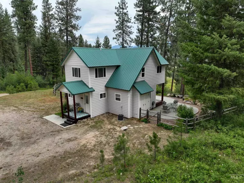 31 Old Cougar Ln, Garden Valley, ID 83622