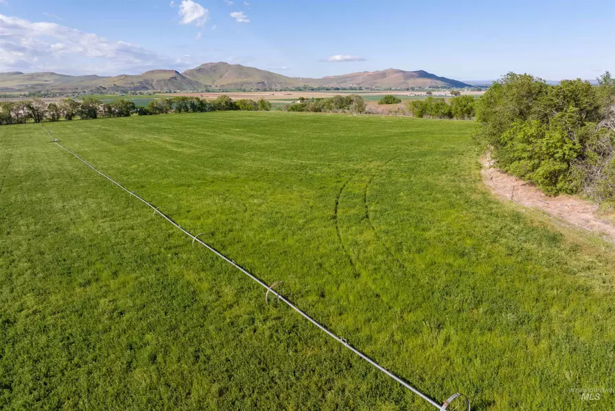 1375 Hillcrest Dr, Vale, OR 97918