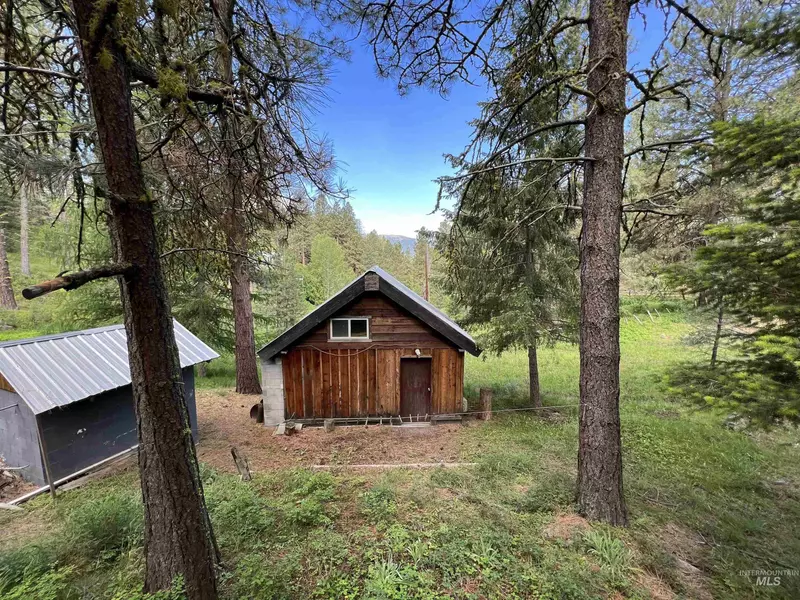 1344 Doans Road, Cascade, ID 83611