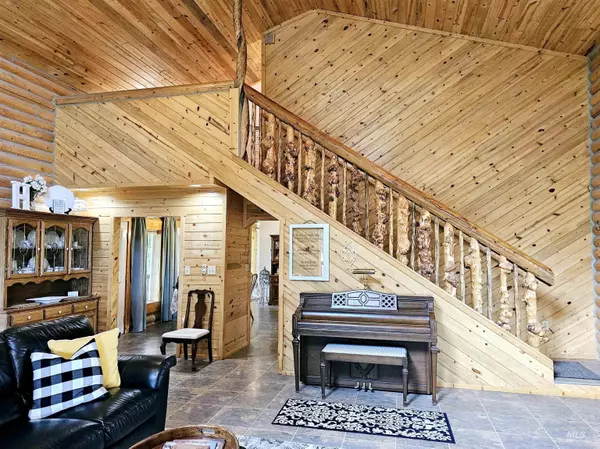 Salmon, ID 83467,121 S Saint Charles Rd