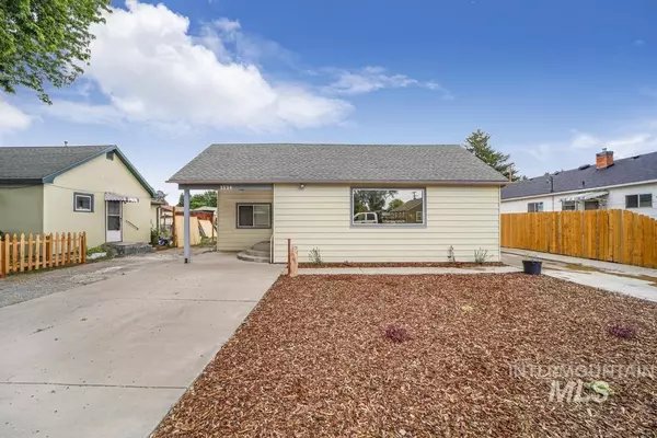 1334 Idaho Street, Gooding, ID 83330