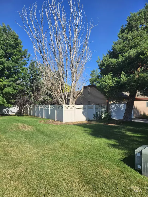 Meridian, ID 83642,935 W Crest Wood Dr