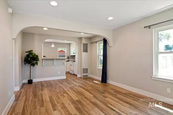 New Plymouth, ID 83655,114 E Park Ave