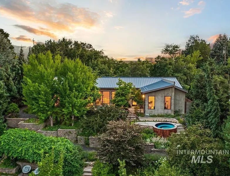 360 E Crestline Dr, Boise, ID 83702