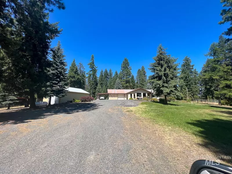 2691 Big Bear Ridge Road, Deary, ID 83823