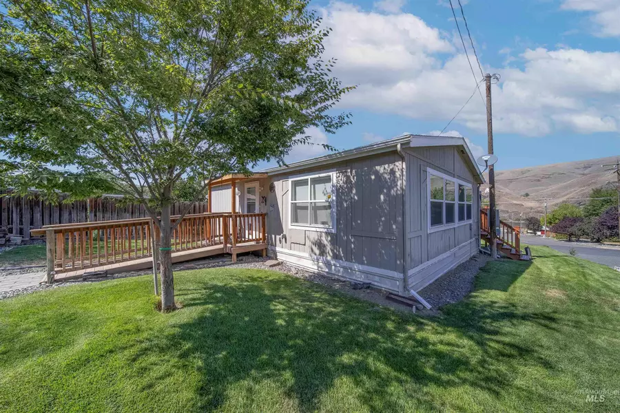 1120 3rd St, Asotin, WA 99402