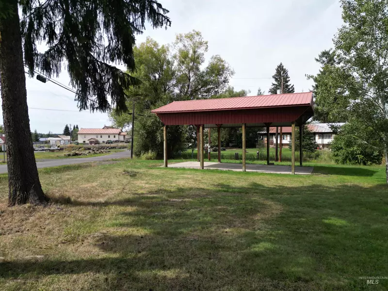 218 E 2nd Ave, Weippe, ID 83553