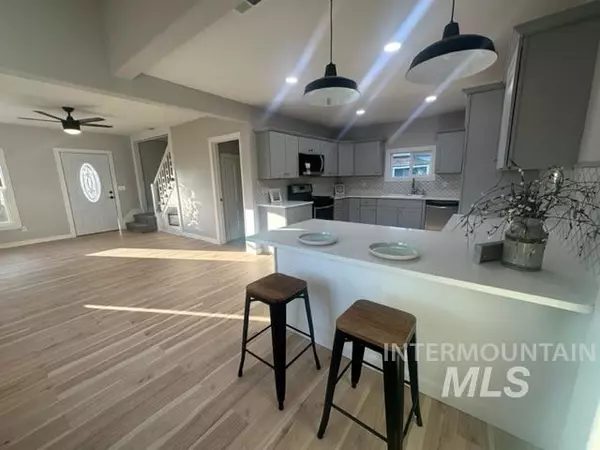 Glenns Ferry, ID 83623,124 N Alton Ave