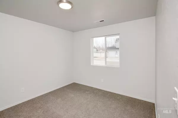 Mountain Home, ID 83647,1910 S Sharpshinned Ave