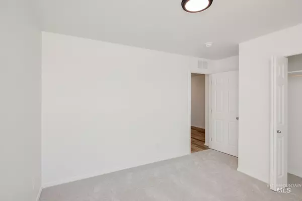 Nampa, ID 83687,7572 E Limpkin Dr