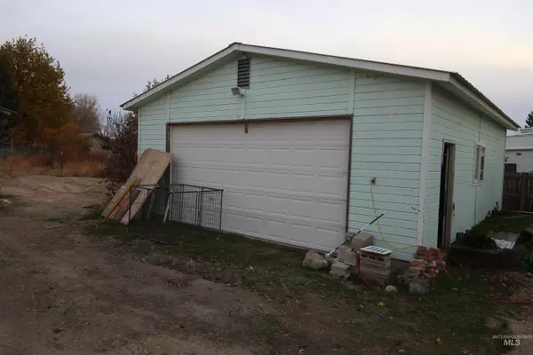 Melba, ID 83641-372,372 Randolph Ave