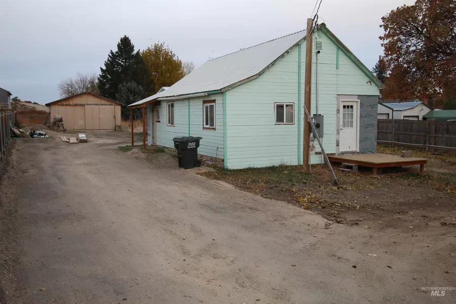 372 Randolph Ave, Melba, ID 83641-372