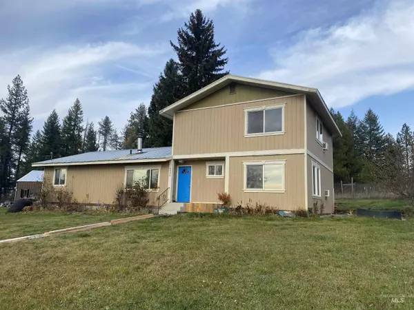 5594 Highway 8, Helmer, ID 83823