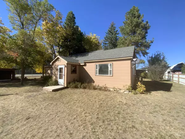 323 W Alturas Ave, Fairfield, ID 83327