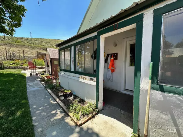 Huntington, OR 97907,110 E Fulton