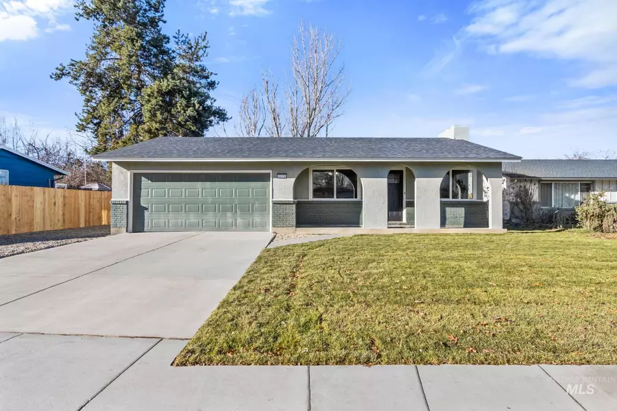 3229 N Spiceland Dr, Boise, ID 83704