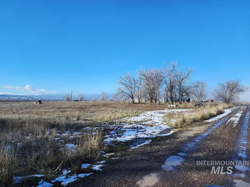 1558 Lagoon Drive, Vale, OR 97918