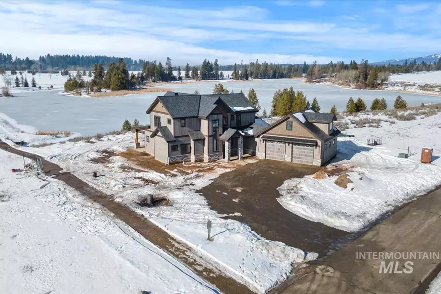 305 Otter Pond Ct, Mccall, ID 83638