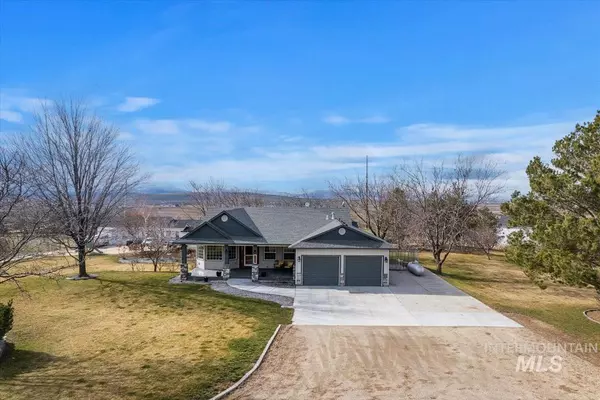 4091 Overview Dr,  Melba,  ID 83641