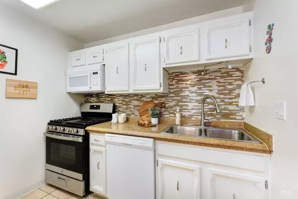 1095 N Camelot Dr Boise, ID 83704