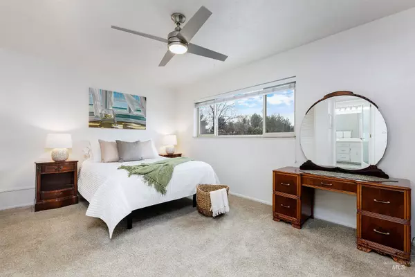 1095 N Camelot Dr Boise, ID 83704