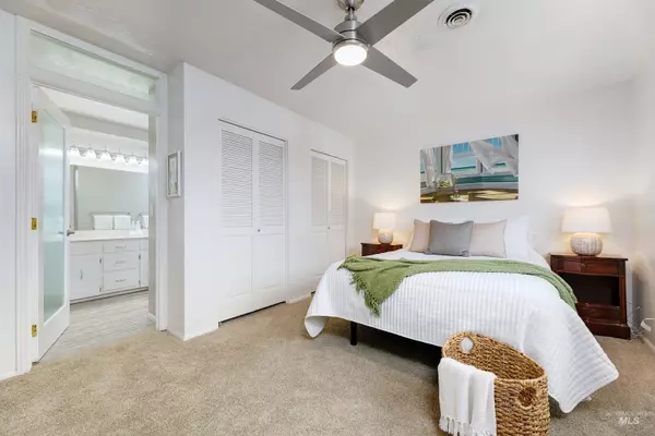 1095 N Camelot Dr Boise, ID 83704