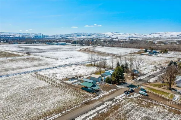 2547 N School Rd, Midvale, ID 83645