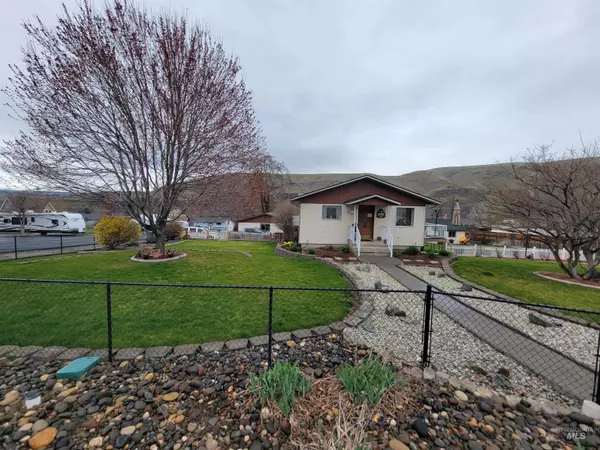 1103 3rd St, Asotin, WA 99402