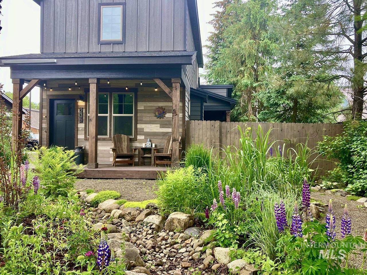 Donnelly, ID 83615,235 E State Street