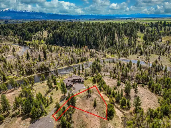 29 Eveningstar Ln, Mccall, ID 83638