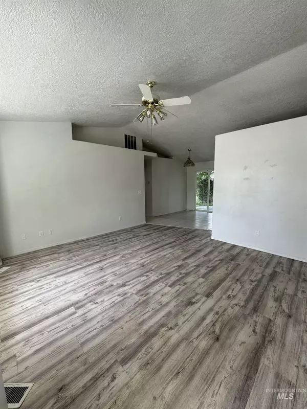 Boise, ID 83704,10402 W Greenleaf St