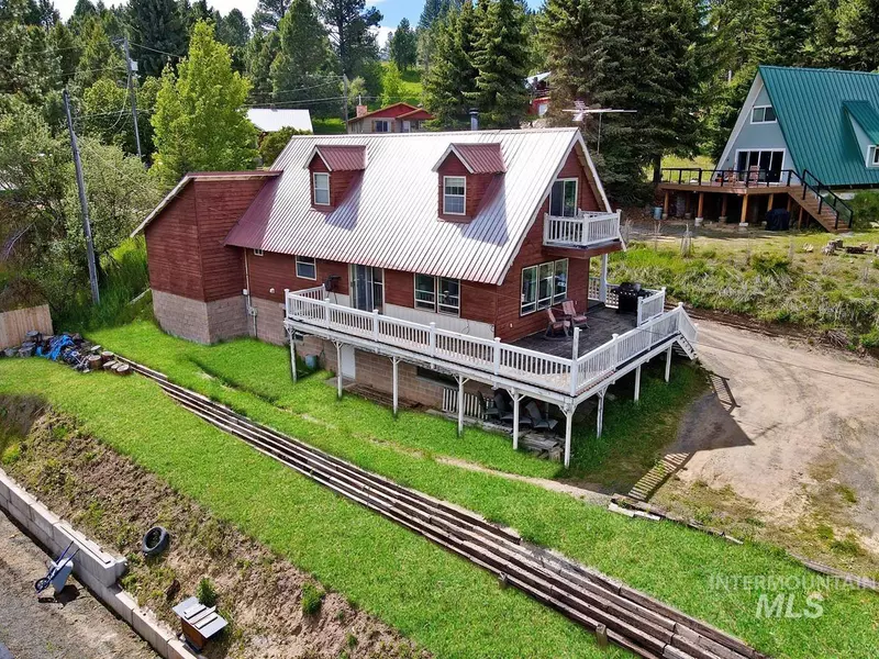 606 Crawford Avenue, Cascade, ID 83611