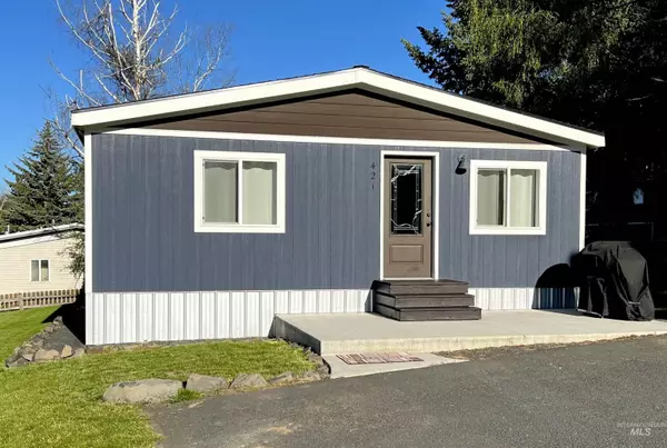 411 N Almon #421, Moscow, ID 83843