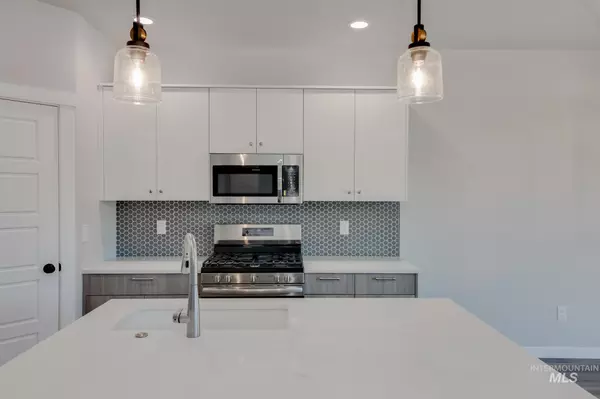 Boise, ID 83709,10084 W La Jolla Dr