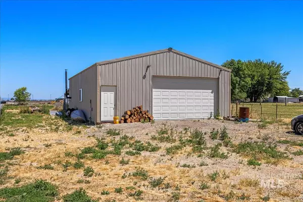 Kuna, ID 83634,8104 Happy Valley Rd