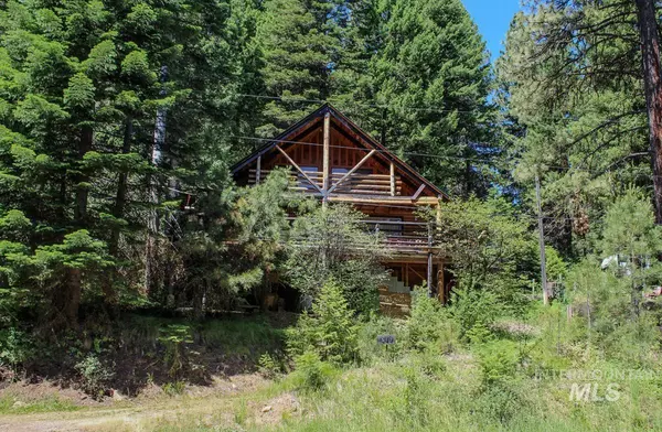 517 & 519 West Mountain Road,  Cascade,  ID 83611