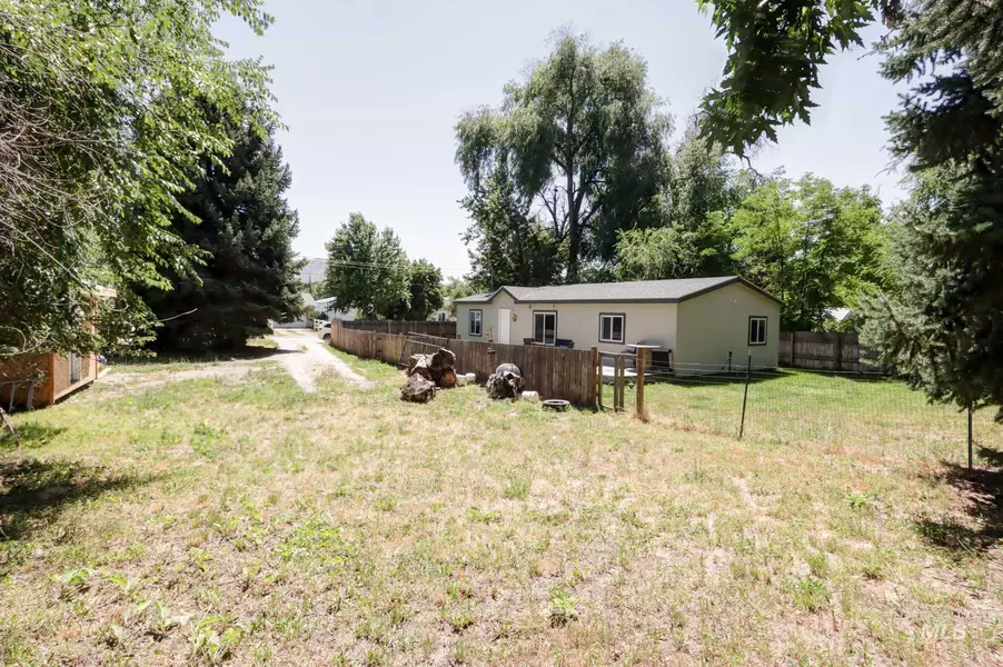 122 Canyon St, Horseshoe Bend, ID 83629