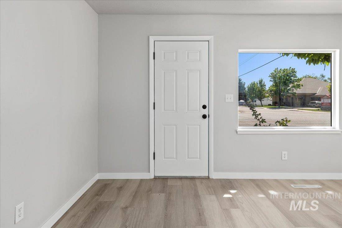 Nampa, ID 83686-5105,323 S Holly St