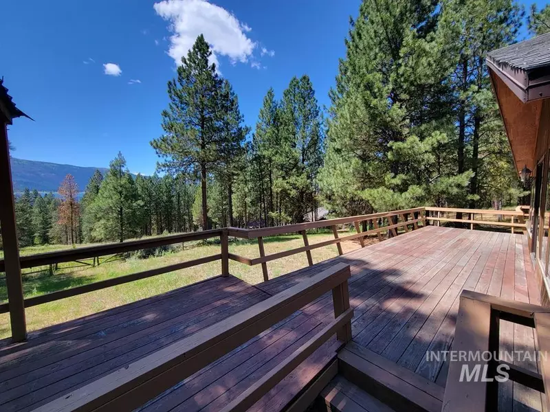 1239 View Drive, Cascade, ID 83611