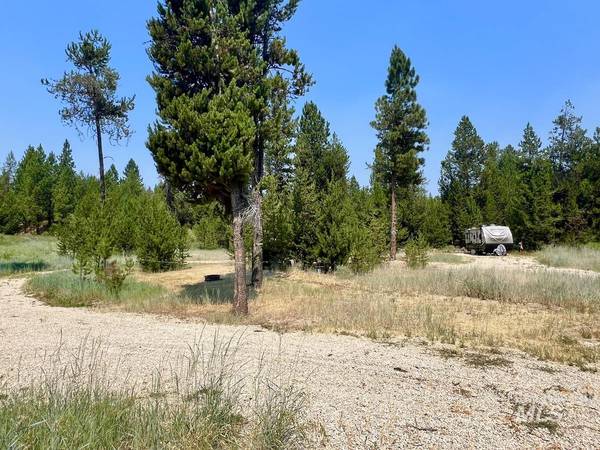 16 Mineral Drive, Cascade, ID 83611