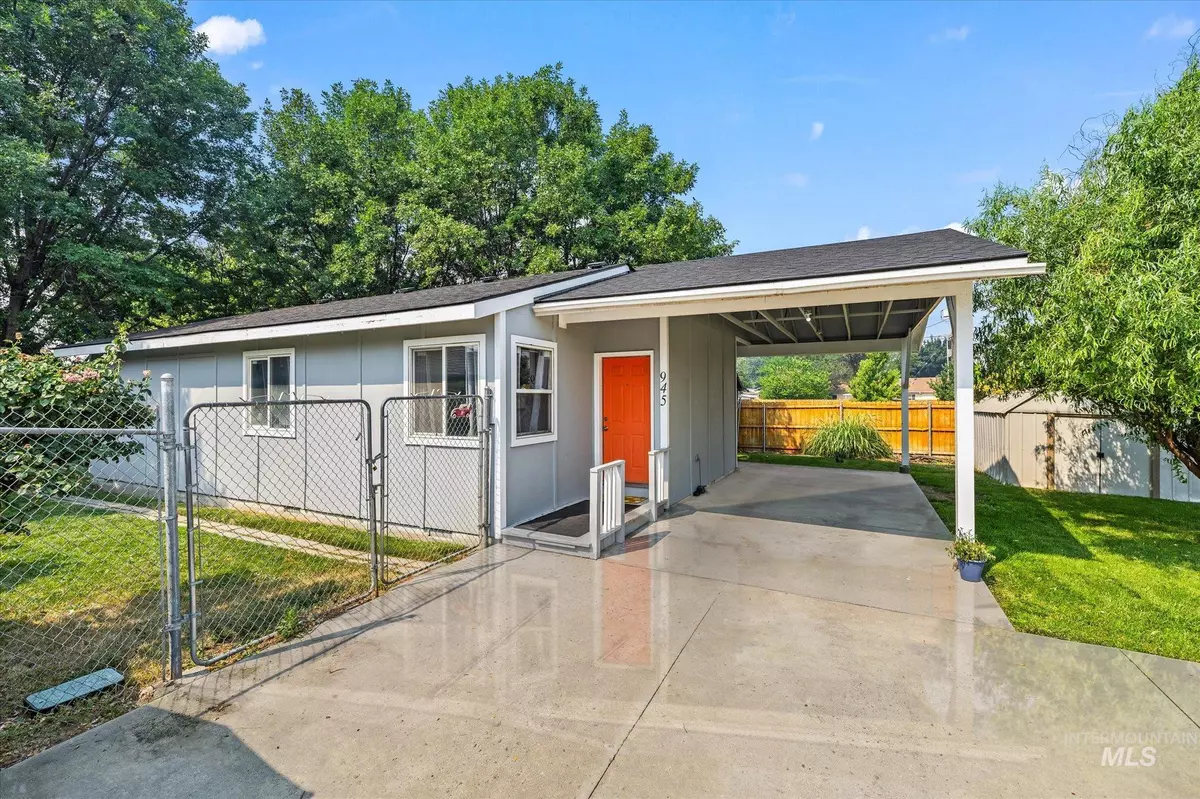 Boise, ID 83704-9702,945 N Dove Lane